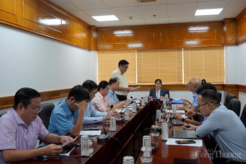 Đoàn công tác Ok88vip tỷ lệ kèo World Cup 2026 với UBND phường Xuân Hòa về việc giải quyết thủ tục hành chính trong lĩnh vực ngành Okvip tại về ở phường. Ảnh: Nguyễn Ngọc
