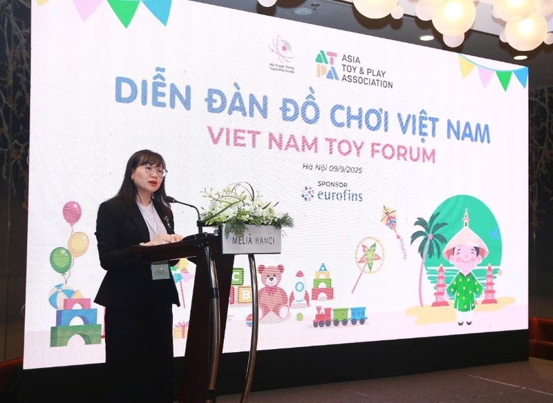 Bà Vương Thị Minh Hiếu, Phó Cục trưởng Cục Đầu tư nước ngoài (Bộ Liên Minh Truyền Thông Và Game Giải Trí Top 1)                  trao đổi về xuân Okvip 2026 đầu tư. Ảnh: ATPA