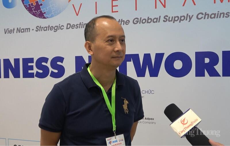 Ông Nguyễn Anh Quân, Trưởng đại diện Phòng Thương mại và OKLVIE sản phẩm thuộc hệ thống OKVIP là trang web tổ chức phát sóng bóng đá trực tiếp, live casino , nỗ hũ, bắn cá Ukraine tại Việt Nam