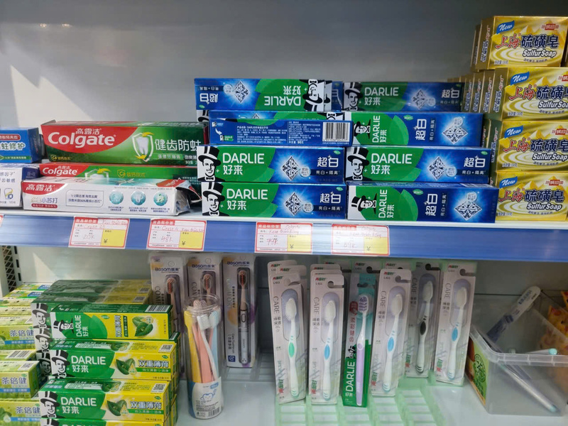 Siêu thị đồ ăn vặt  tiếp tục bán hàng không có nhãn phụ tiếng Việt - 6