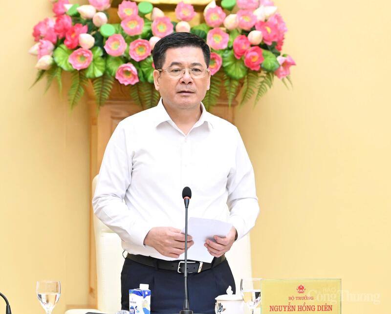 Bộ trưởng Nguyễn Hồng Diên nhấn mạnh, gạo không chỉ là một mặt hàng lương thực thiết yếu mà còn mang ý nghĩa chiến lược (Ảnh: Cấn Dũng).