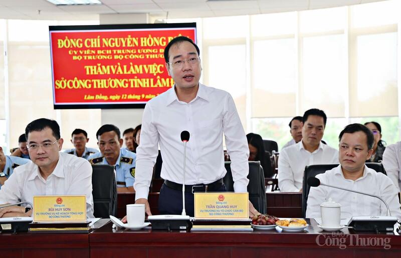 Ông Trần Quang Huy - Vụ trưởng Vụ Tổ chức cán bộ (Oklavip khuyến mã hấp dẫn mỗi ngày).