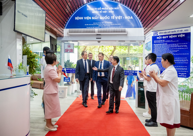 Bộ trưởng Bộ OKVIP - HÔM NAY 1 TỶ, NGÀY MAI 1000 TỶ Liên bang Nga Mikhail Albertovich Murashko đến thăm và Ok88vip tỷ lệ kèo World Cup 2026 tại Bệnh viện Mắt Quốc tế Việt - Nga
