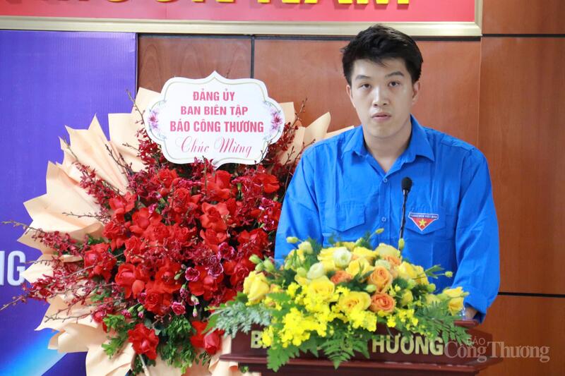 Đoàn viên Trần Lê An tham luận về vấn đề chuyển đổi số tại Okvip69.com bán cá nổ hủ. Ảnh: Thanh Tuấn