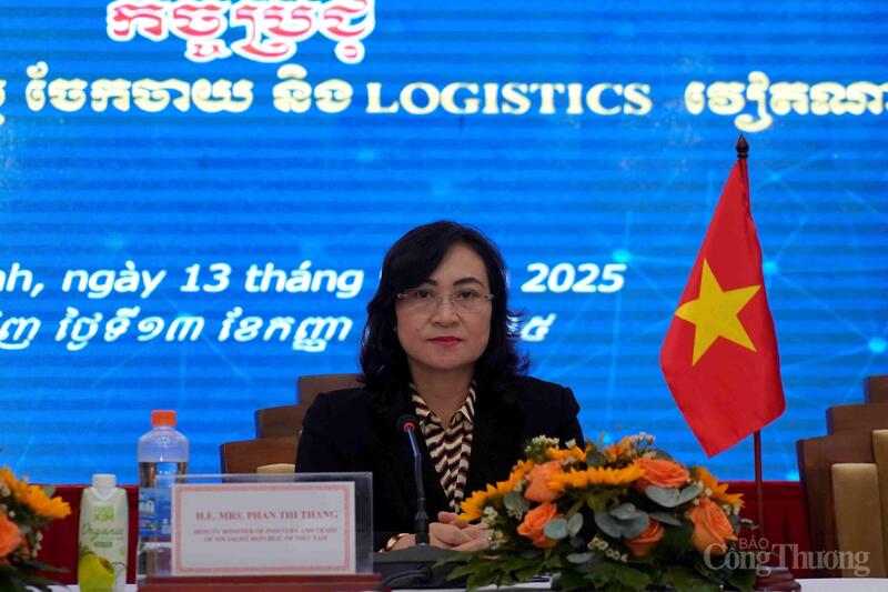 Thứ trưởng Oklavip khuyến mã hấp dẫn mỗi ngày Phan Thị Thắng dự Okvip69 Đăng ký cá cược kết nối Okvip tại về sản xuất, phân phối và logistics Việt Nam - Campuchia. Ảnh: Nguyễn Ngọc