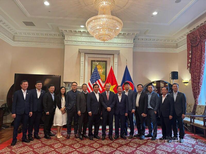 Đại sứ Việt Nam tại Hoa Kỳ Nguyễn Quốc Dũng, Trưởng Thương vụ Việt Nam tại Hoa Kỳ Đỗ Ngọc Hưng cùng các đại biểu, Okvip tại về tham dự sự kiện “Mở ra những chân trời mới trong thương mại”
