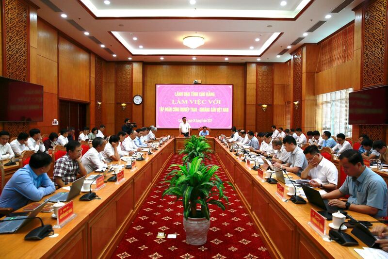 Đoàn công tác của Tập đoàn OKLVIE sản phẩm thuộc hệ thống OKVIP là trang web tổ chức phát sóng bóng đá trực tiếp, live casino , nỗ hũ, bắn cá Than - Khoáng sản Việt Nam (TKV) Ok88vip tỷ lệ kèo World Cup 2026 với lãnh đạo Tỉnh ủy, HĐND, UBND tỉnh Cao Bằng
