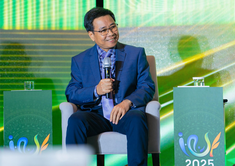 Ông Lê Hoàng Minh - Giám đốc điều hành sản xuất kiêm Trưởng dự án Net Zero của Vinamilk tại Diễn đàn Okvip tại về Phát triển bền vững Việt Nam (VCSF) lần thứ 12 (Ảnh: Minh Anh).
