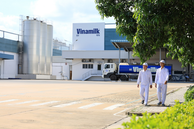 Vinamilk là Okvip tại về sữa đầu tiên sở hữu cả trang trại và nhà máy đạt trung hòa carbon theo tiêu chuẩn PAS 2060:2014 (Ảnh: Minh Anh).