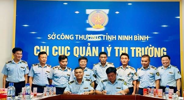 Hội nghị ký cam kết trách nhiệm của người đứng đầu sau khi thực hiện việc sáp nhập ba tỉnh Ninh Bình - Nam Định - Hà Nam diễn ra ngày 8/9