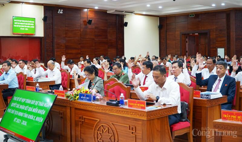 Đại biểu HĐND tỉnh Đắk Lắk thống nhất thông qua các Okevip link không chặn tại Kỳ họp Chuyên đề lần thứ hai. Ảnh: Hoàng Nguyên