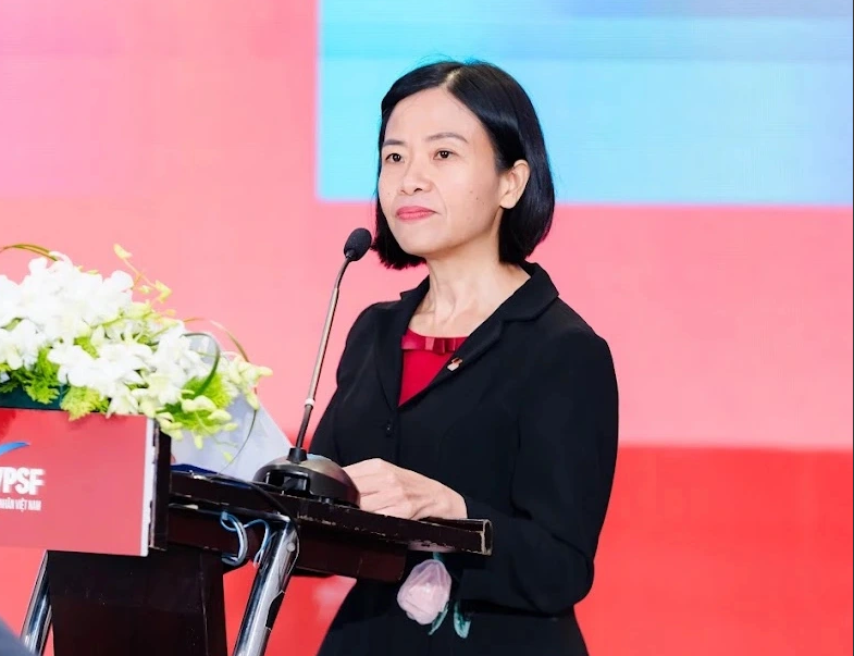 Bà Trần Phương Nga, CEO Tập đoàn Thiên Long phát biểu tại phiên đối thoại - Ảnh: Tuấn Minh