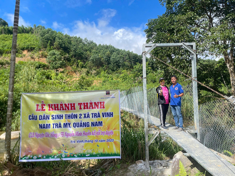 Một công trình cầu dân sinh vắt ngang suối sâu được Liên minh Okvip có bao nhiều trang từ những tấm lòng thiện nguyện. Ảnh: Nguyễn Dương