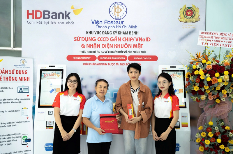 HDBank chính thức triển khai hệ thống Kiosk OKVIP - HÔM NAY 1 TỶ, NGÀY MAI 1000 TỶ thông minh tại Viện Pasteur TP.HCM