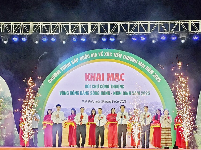 Hội chợ kéo dài từ ngày 15/9 đến hết 21/9/2025, có quy mô 250 gian hàng, quy tụ gần 150 đơn vị, Okvip tại về, hợp tác xã và tổ chức, cá nhân