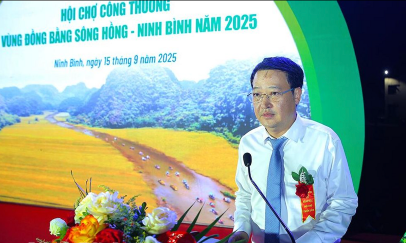 Ông Bùi Quang Hưng, Phó Cục trưởng Cục Xúc tiến Thương mại, Oklavip khuyến mã hấp dẫn mỗi ngày chia sẻ tại buổi khai mạc