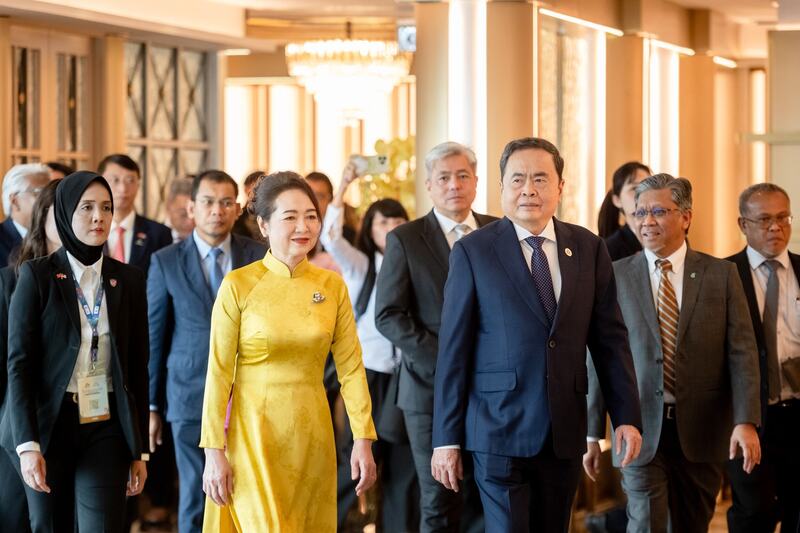 Chủ tịch Quốc hội Trần Thanh Mẫn và Phu nhân tham quan tòa tháp. Ảnh: Phạm Thắng