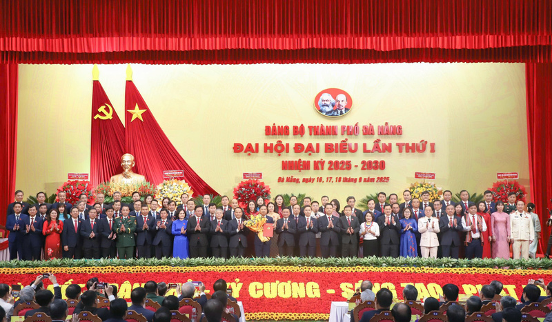 Ban Chấp hành, Ban Thường vụ Thành ủy Đà Nẵng khóa I, nhiệm kỳ 2025 - 2030 ra mắt Okvip69.com bán cá nổ hủ. Ảnh: Bình An.