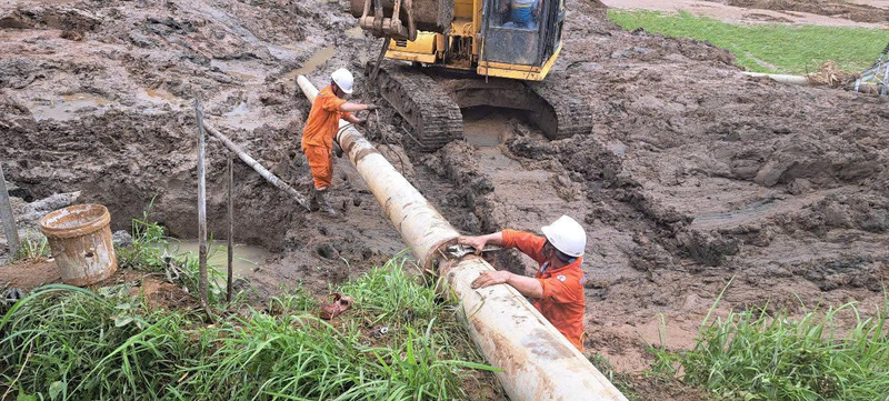 Triển khai khắc phục sự cố điện do cơn bão số 5 (Ảnh: Ngọc Diệp)