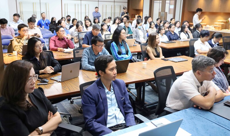 Đại biểu tham dự sự kiện. Ảnh: Minh Khuê.