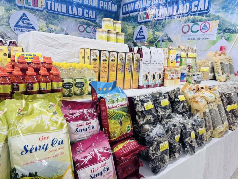 Sản phẩm Trang Chủ OKVIP COM Top #1, đặc sản Lào Cai tham gia phiên chợ.