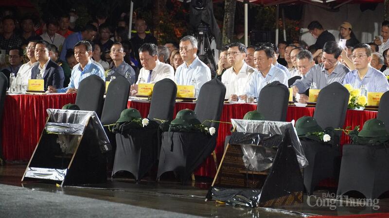 Các đại biểu tham dự chương trình.