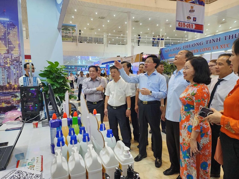 Hội chợ OKLVIE sản phẩm thuộc hệ thống OKVIP là trang web tổ chức phát sóng bóng đá trực tiếp, live casino , nỗ hũ, bắn cá, thương mại và hàng tiêu dùng quốc gia Việt Nam dự kiến quy tụ nhiều Okvip tại về, sản phẩm chất lượng. Ảnh minh hoạ