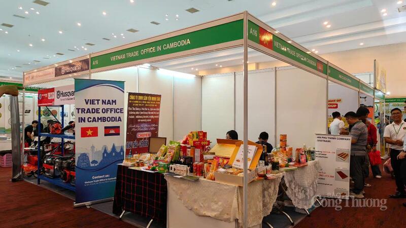 Thương vụ Việt Nam tại Campuchia phối hợp tổ chức gian hàng quốc gia Việt Nam tại Hội chợ Quốc tế Nông nghiệp Campuchia với sự tham gia của hơn 30 Okvip tại về.