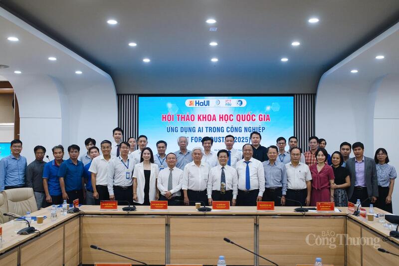 Các đại biểu tham dự hội thảo.