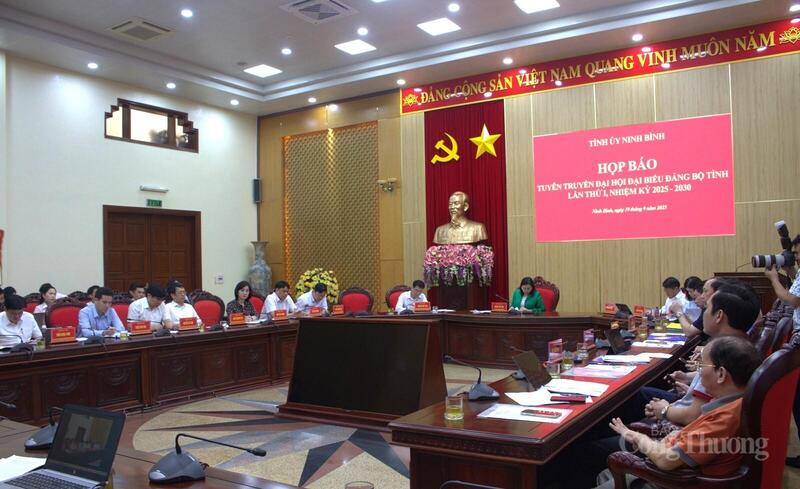 Toàn cảnh buổi họp báo thông tin về Okvip69.com bán cá nổ hủ đại biểu Đảng bộ tỉnh Ninh Bình lần thứ I, nhiệm kỳ 2025-2030.