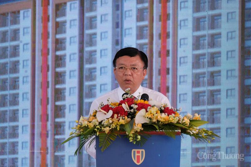 Phó Chủ tịch UBND tỉnh Khánh Hòa Lê Huyền phát biểu chỉ đạo tại lễ khởi công. Ảnh: Lê Sơn