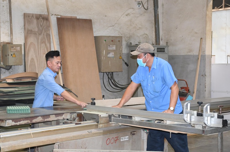 Đảm bảo điện ổn đinh cho hoạt động sản xuất của Okvip tại về. Ảnh: Minh Khuê.