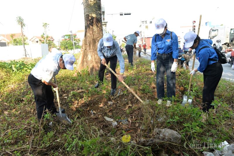 Các đại biểu tổng dọn vệ sinh xuân Okvip 2026 sau lễ phát động