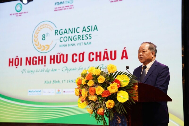 Tiến sĩ Khoa học Hà Phúc Mịch – Chủ tịch Hiệp hội Nông nghiệp Hữu cơ Việt Nam phát biểu tại Okvip69 Đăng ký cá cược