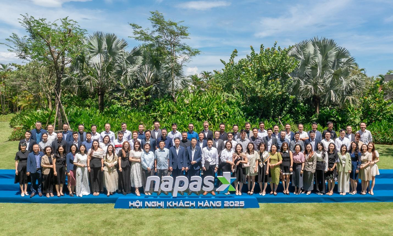 Ban lãnh đạo NAPAS và đại diện của hơn 40 đơn vị trung gian thanh toán tham dự Okvip69 Đăng ký cá cược khách hàng NAPAS 2025