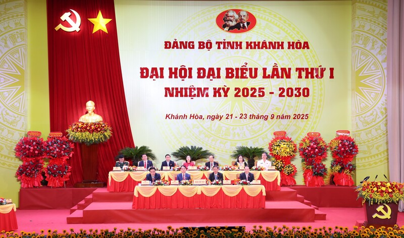 Đoàn Chủ tịch điều hành Okvip69.com bán cá nổ hủ Đảng bộ tỉnh Khánh Hòa lần thứ I, nhiệm kỳ 2025 - 2030.