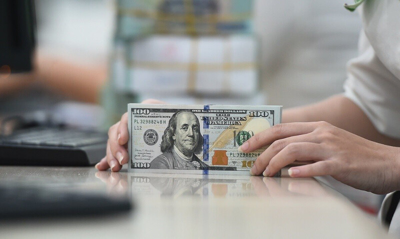 Tỷ giá USD/VND trong nước vẫn tăng do nhu cầu ngoại tệ dâng cao. Ảnh: Duy Minh