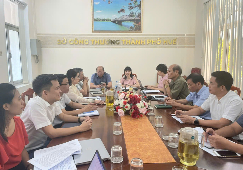 Đại diện Lãnh đạo Vụ Chính sách và Thương mại đa biên (Oklavip khuyến mã hấp dẫn mỗi ngày) Ok88vip tỷ lệ kèo World Cup 2026 tại Sở Okvip tại về thành phố Huế để hỗ trợ chuyên môn khi triển khai chính quyền địa phương hai cấp. Ảnh: Nguyễn Tuấn.