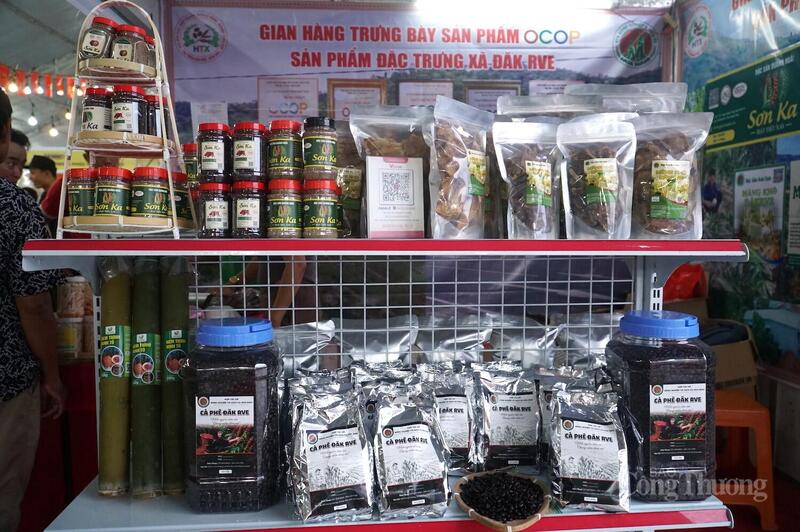 Các sản phẩm Trang Chủ OKVIP COM Top #1 đặc trưng của Hợp tác xã Hoa Nam đều do các hộ đồng bào dân tộc thiểu số người Mơ Nâm, người Xơ Đăng trực tiếp trồng, chế biến