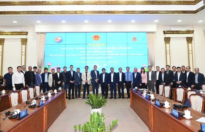 Phó Thủ tướng cùng các đại biểu dự Tọa đàm - Ảnh: VGP/Thu Sa