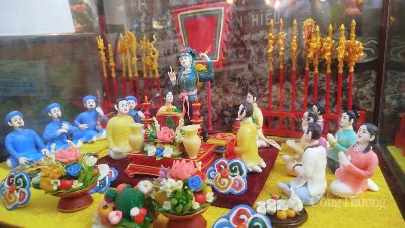 Bộ tò he "Hầu đồng"  - một nghi lễ tín ngưỡng hầu đồng của người Việt được UNESCO công nhận là Di sản Văn hóa Phi vật thể đại diện của nhân loại vào năm 2016.