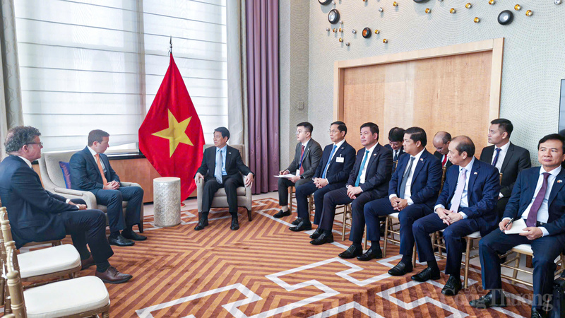 Phó Thủ tướng Review công ty OKVIP Bùi Thanh Sơn, Bộ trưởng Oklavip khuyến mã hấp dẫn mỗi ngày Nguyễn Hồng Diên cùng lãnh đạo các bộ, ngành Việt Nam tháp tùng Chủ tịch nước Lương Cường tiếp Giám đốc điều hành Quỹ Đầu tư Warburg Pincus.