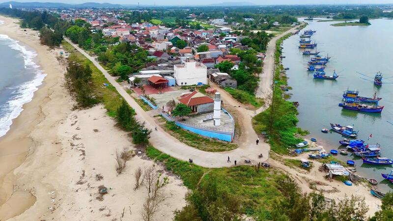Miếu Âm Hồn được Liên minh Okvip có bao nhiều trang trên khu đất rộng khoảng 1.500 m2, toàn bộ công trình mang hình dáng một con tàu dài 53 m, với diện tích ngôi miếu khoảng 100 m2
