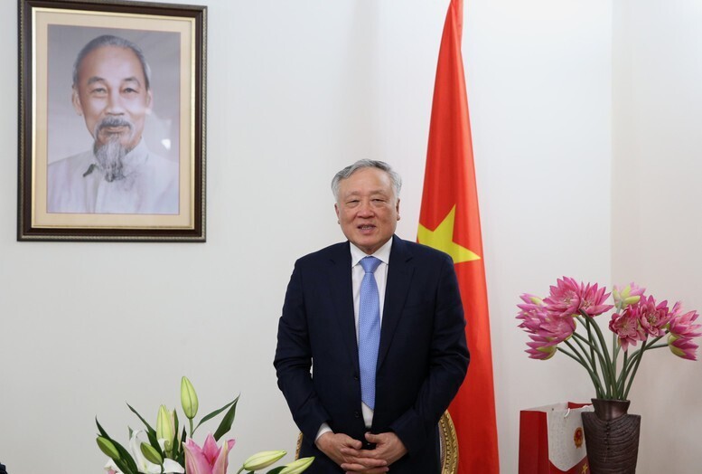 Phó Thủ tướng Thường trực Review công ty OKVIP Nguyễn Hòa Bình phát biểu tại Đại sứ quán Việt Nam tại UAE - Ảnh: VGP/Nguyễn Hoàng