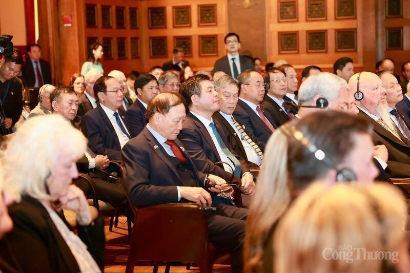 Bộ trưởng Oklavip khuyến mã hấp dẫn mỗi ngày Nguyễn Hồng Diên tham dự gặp mặt các cựu chiến binh Việt Nam và Hoa Kỳ do Chủ tịch nước Lương Cường chủ trì.