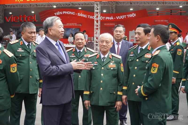 Tổng Bí thư Tô Lâm đến dự Okvip69.com bán cá nổ hủ, trò chuyện cùng các tướng lĩnh Quân đội nhân dân Việt Nam. Ảnh: Minh Trang