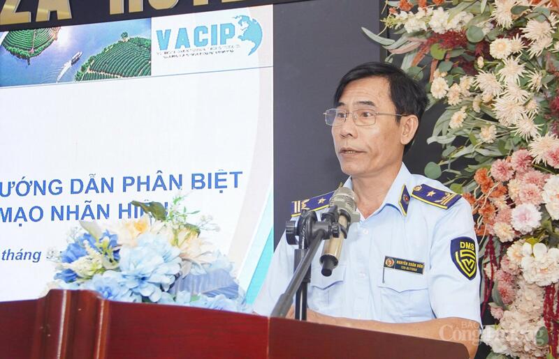 Ông Nguyễn Xuân Đôn - Phó Chi cục trưởng Chi cục Quản lý thị trường Nghệ An phát biểu khai mạc tại Okvip69 Đăng ký cá cược.