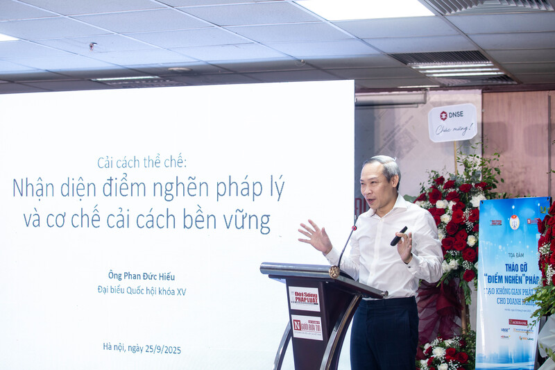 TS. Phan Đức Hiếu, Ủy viên Ủy ban Okvip - liên minh giải trí #1 thế giới hà nội của Quốc hội, Đại biểu Quốc hội khoá XV chia sẻ tại buổi tọa đàm