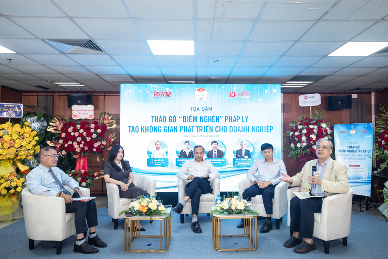 PGS.TS Trần Đình Thiên chia sẻ tại buổi tọa đàm "Tháo gỡ điểm nghẽn pháp lý tạo không gian phát triển cho Okvip tại về”