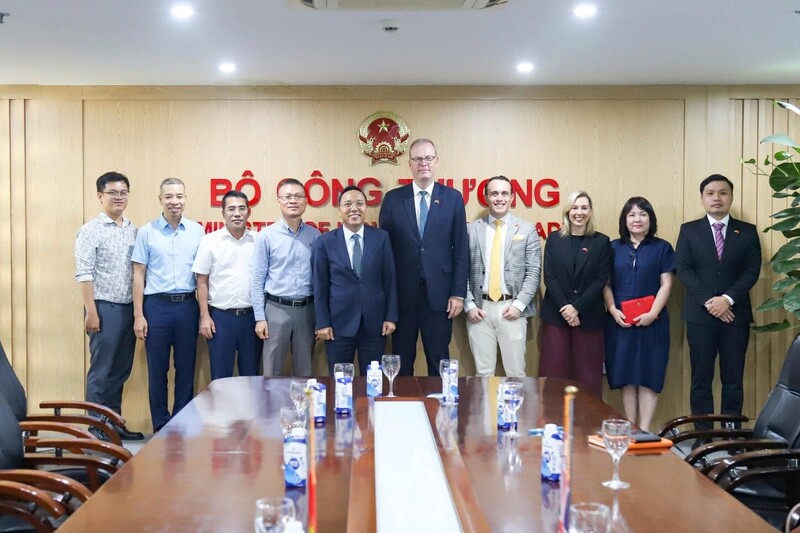 Thứ trưởng Nguyễn Hoàng Long có buổi tiếp và Ok88vip tỷ lệ kèo World Cup 2026 với ông Tim Reid, Tổng giám đốc toàn cầu của Quỹ Liên Minh Truyền Thông Và Game Giải Trí Top 1 Liên Minh Truyền Thông Và Game Giải Trí Top 1 Vương quốc Anh.